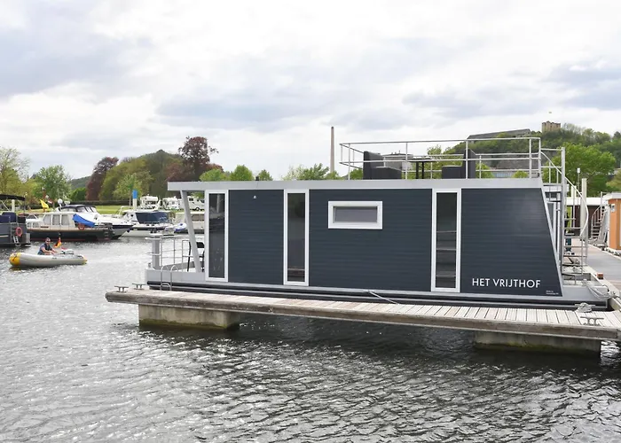 Cozy Floating Boatlodge "Het Vrijthof"